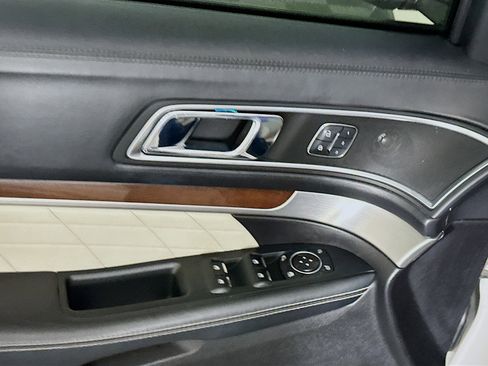 Used 2017 Ford Explorer Platinum image 15