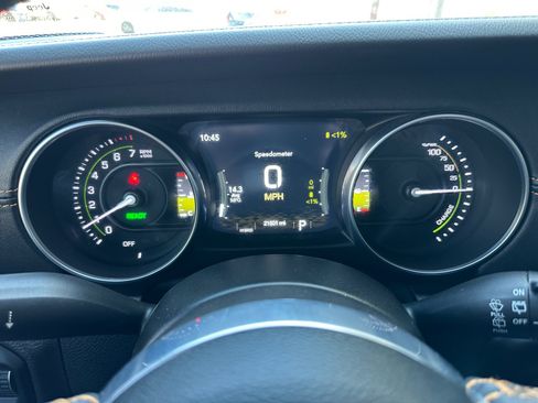 Used 2023 Jeep Wrangler Unlimited Sahara AWD/4WD image 20