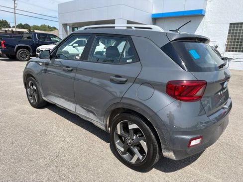 Used 2025 Hyundai Venue SEL FWD image 24