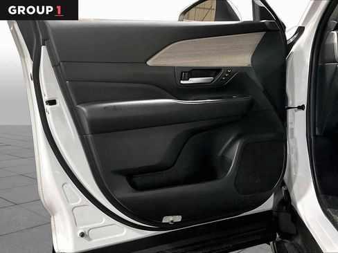 Certified 2024 Toyota Grand Highlander AWD image 22