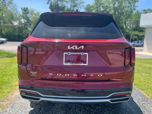 Used 2022 Kia Sorento EX w/ Panoramic Sunroof Package FWD image 6