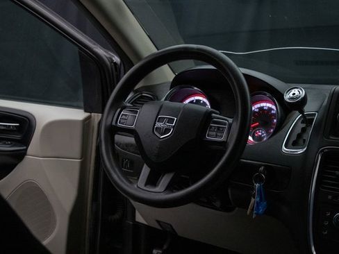 Used 2014 Dodge Grand Caravan SXT image 13