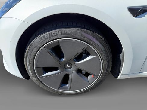 Used 2023 Tesla Model 3 Standard Range image 9