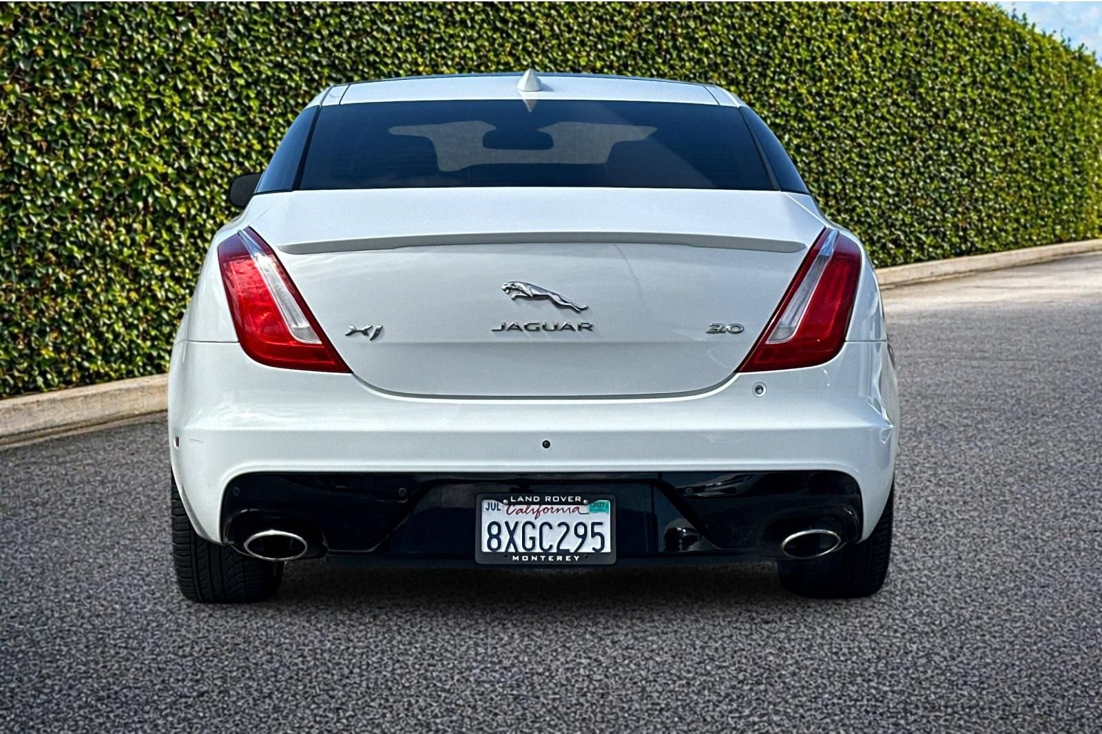 Used 2016 Jaguar XJ R-Sport RWD image 5