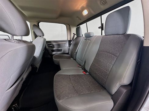 Used 2019 RAM 1500 Classic SLT w/ Luxury Group image 4