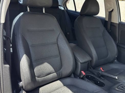 Used 2011 Volkswagen Jetta SE FWD image 10