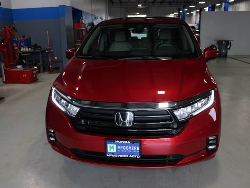 Used 2023 Honda Odyssey Elite image 2