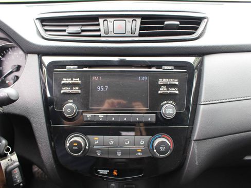 Used 2017 Nissan Rogue S w/ S Appearance Package AWD/4WD image 25