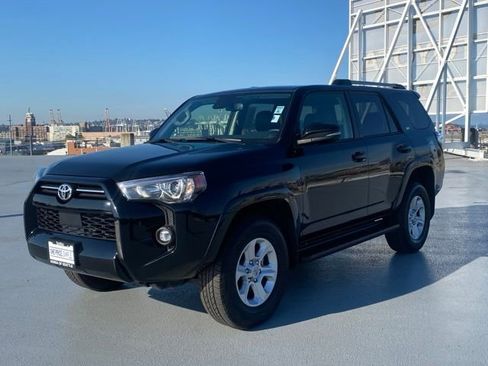 Used 2024 Toyota 4Runner SR5 Premium image 4