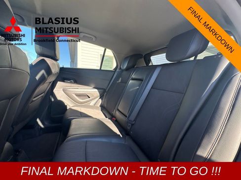 Used 2022 Chevrolet Trax LT w/ LT Convenience Package image 20