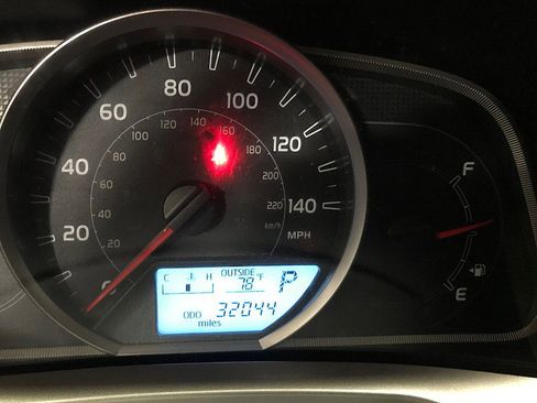 Used 2015 Toyota RAV4 LE FWD image 23