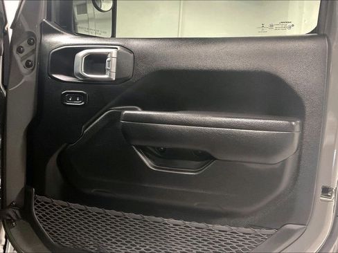 Used 2022 Jeep Gladiator Willys image 22