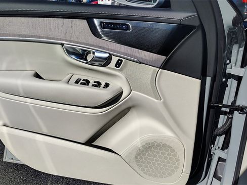 New 2026 Volvo XC90 B6 Ultra image 8