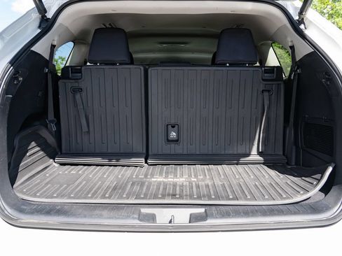Used 2020 Toyota Highlander LE AWD/4WD image 8