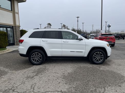 Used 2019 Jeep Grand Cherokee Limited image 2