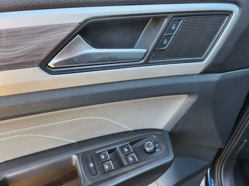 Used 2022 Volkswagen Atlas Cross Sport SE image 29