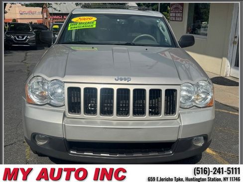 Used 2009 Jeep Grand Cherokee Laredo AWD/4WD image 2