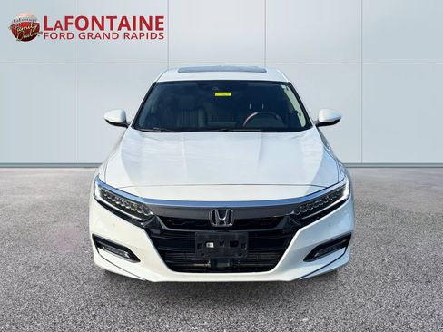 Used 2019 Honda Accord Touring image 2