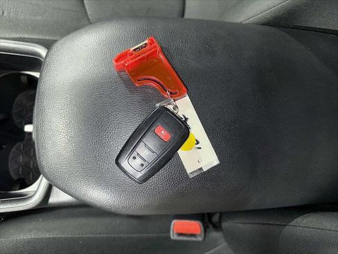 Certified 2025 Toyota RAV4 XLE image 31