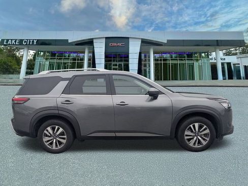 Used 2022 Nissan Pathfinder SL w/ Cargo Package image 2