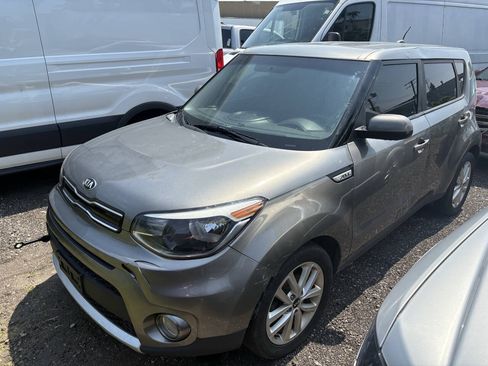 Used 2018 Kia Soul + FWD image 5