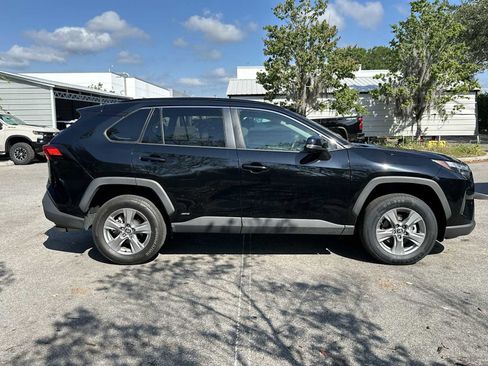 Used 2022 Toyota RAV4 XLE AWD/4WD image 7