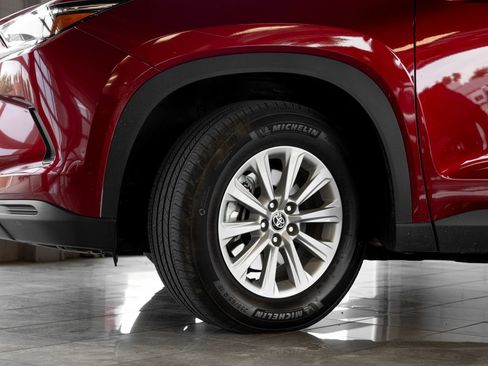 Certified 2024 Toyota Grand Highlander AWD image 11