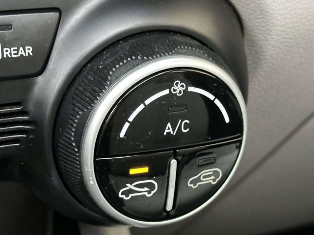 Used 2024 Hyundai Venue SEL FWD image 33