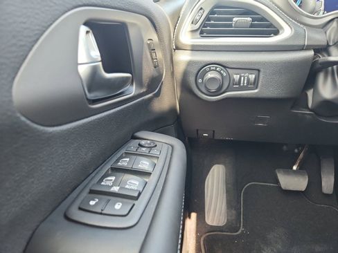 New 2027 Chrysler Pacifica Limited FWD image 18
