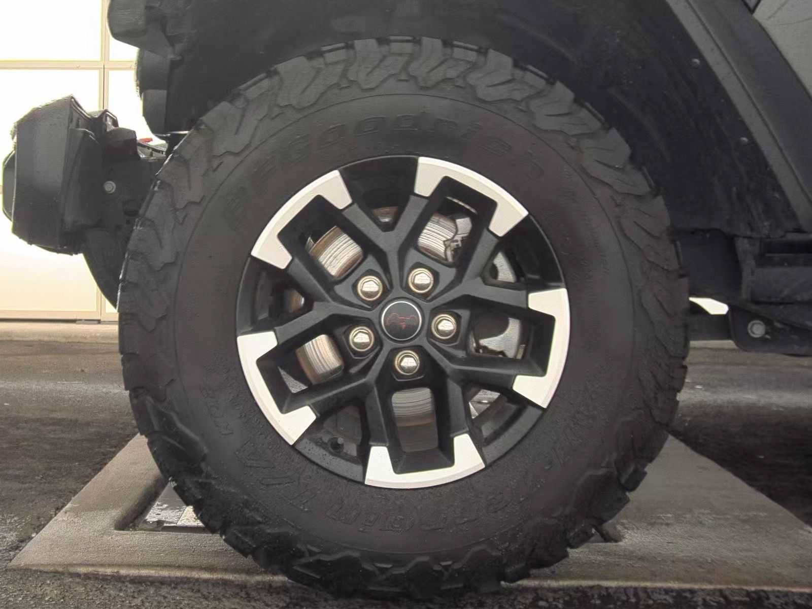 Used 2025 Jeep Wrangler Unlimited Rubicon w/ Convenience Group AWD/4WD image 10