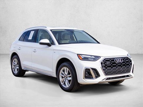 Used 2023 Audi Q5 2.0T Premium w/ Convenience Package AWD/4WD image 3