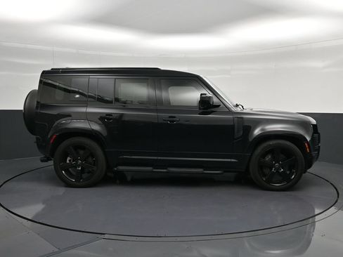 Used 2024 Land Rover Defender 110 X-Dynamic SE AWD/4WD image 4