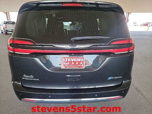 Used 2023 Chrysler Pacifica Touring-L FWD image 9