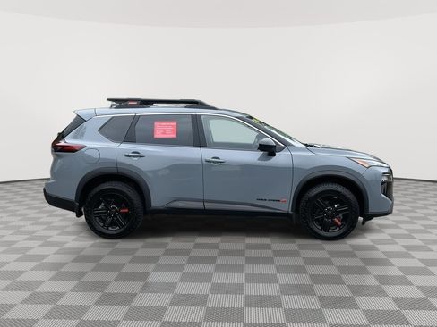 Used 2025 Nissan Rogue SV AWD/4WD image 4
