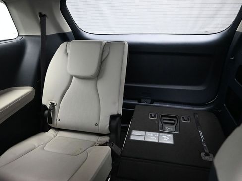 New 2025 Kia Carnival SX w/ SX Dark Edition Package FWD image 30