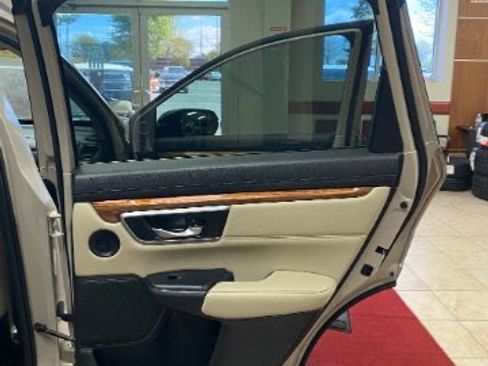 Used 2018 Honda CR-V Touring image 15