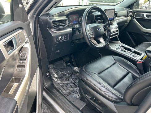 Certified 2020 Ford Explorer XLT w/ Equipment Group 202A AWD/4WD image 7