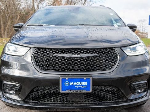 Used 2023 Chrysler Pacifica Touring-L w/ S Appearance Package image 3