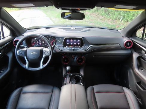 Used 2022 Chevrolet Blazer RS w/ Enhanced Convenience Package image 4