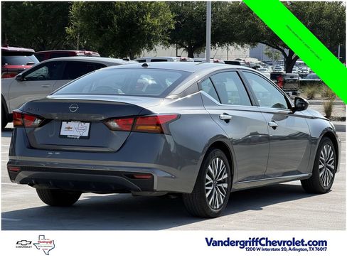 Used 2025 Nissan Altima 2.5 SV FWD image 4
