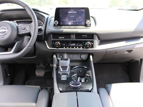 Used 2024 Nissan Rogue SV w/ SV Premium Package AWD/4WD image 25
