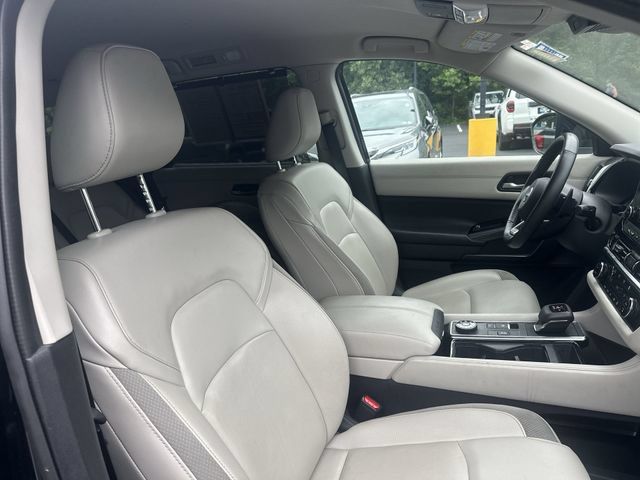 Used 2023 Nissan Pathfinder SL AWD/4WD image 26