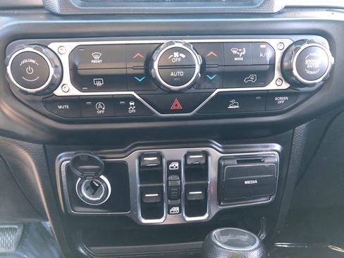 Used 2021 Jeep Wrangler Unlimited Sahara w/ Uconnect 4C Nav & Sound Group AWD/4WD image 13