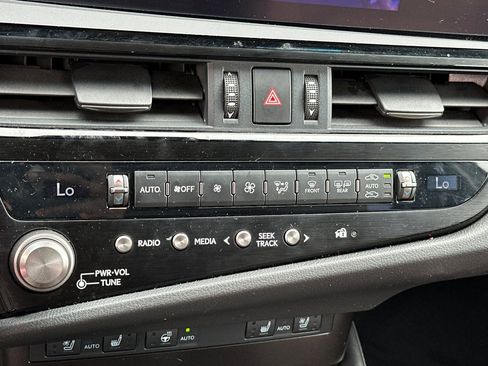 Used 2025 Lexus ES 350 w/ Premium Package FWD image 24