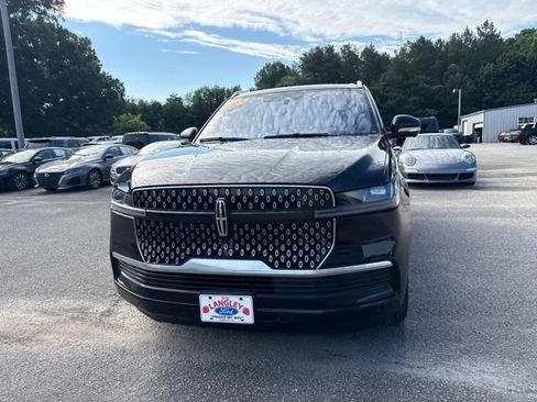 Used 2025 Lincoln Navigator Reserve AWD/4WD image 9