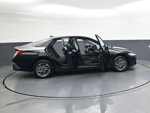 Used 2024 Hyundai Elantra SEL image 37