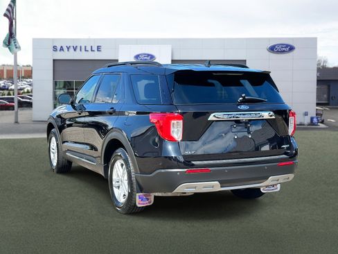 Used 2022 Ford Explorer XLT w/ Equipment Group 202A image 4