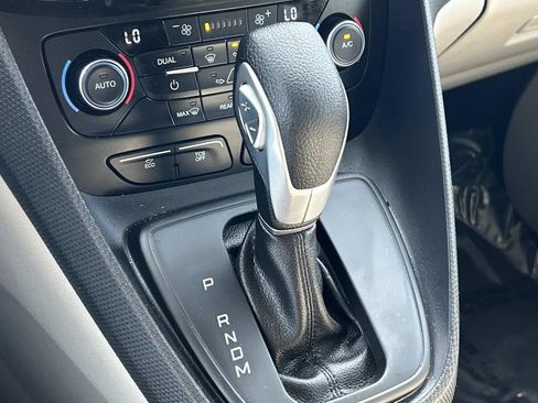 Used 2022 Ford Transit Connect XLT FWD image 32