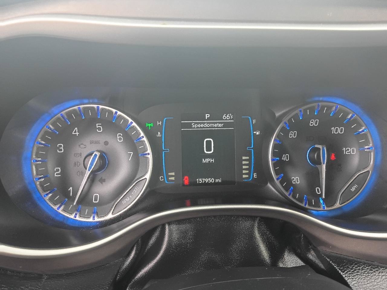 Used 2017 Chrysler Pacifica Touring w/ Tire & Wheel Group FWD image 11