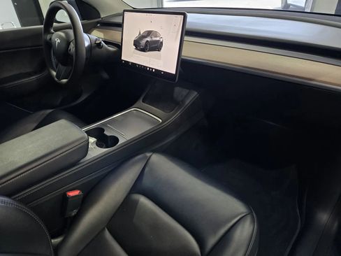 Used 2022 Tesla Model Y Long Range AWD/4WD image 5